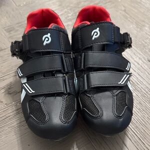 Peloton spin shoes size 40 Black and Red